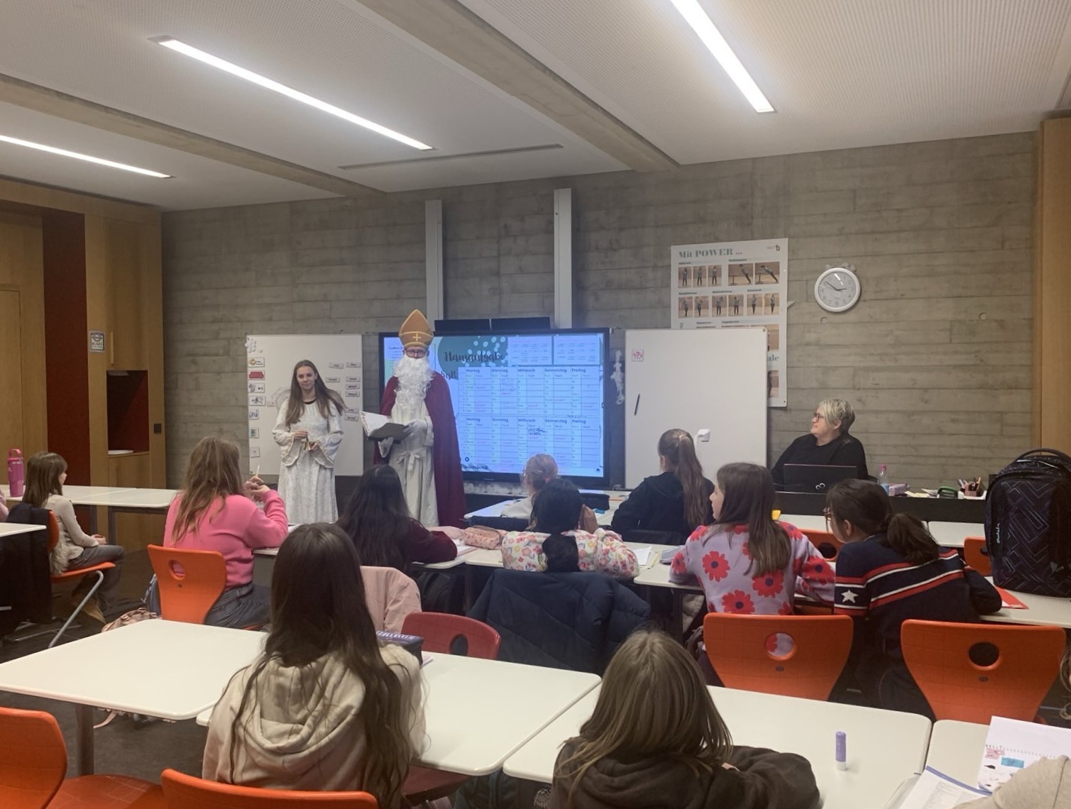 Bischof Nikolaus zu Gast in der Tagesschule