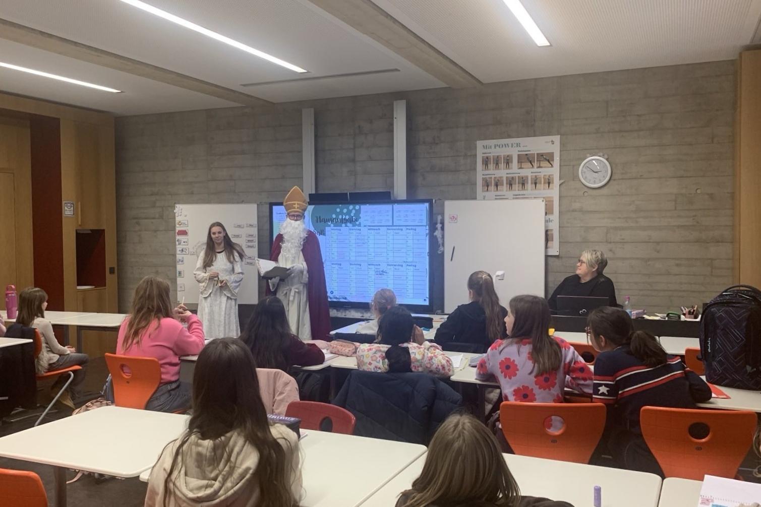 Bischof Nikolaus zu Gast in der Tagesschule