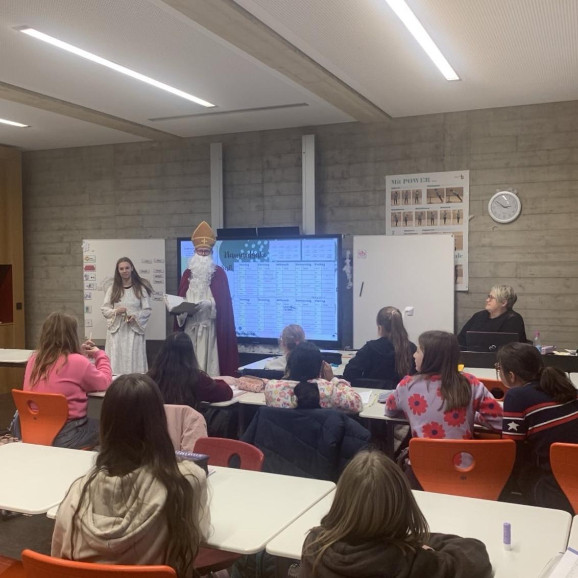 Bischof Nikolaus zu Gast in der Tagesschule