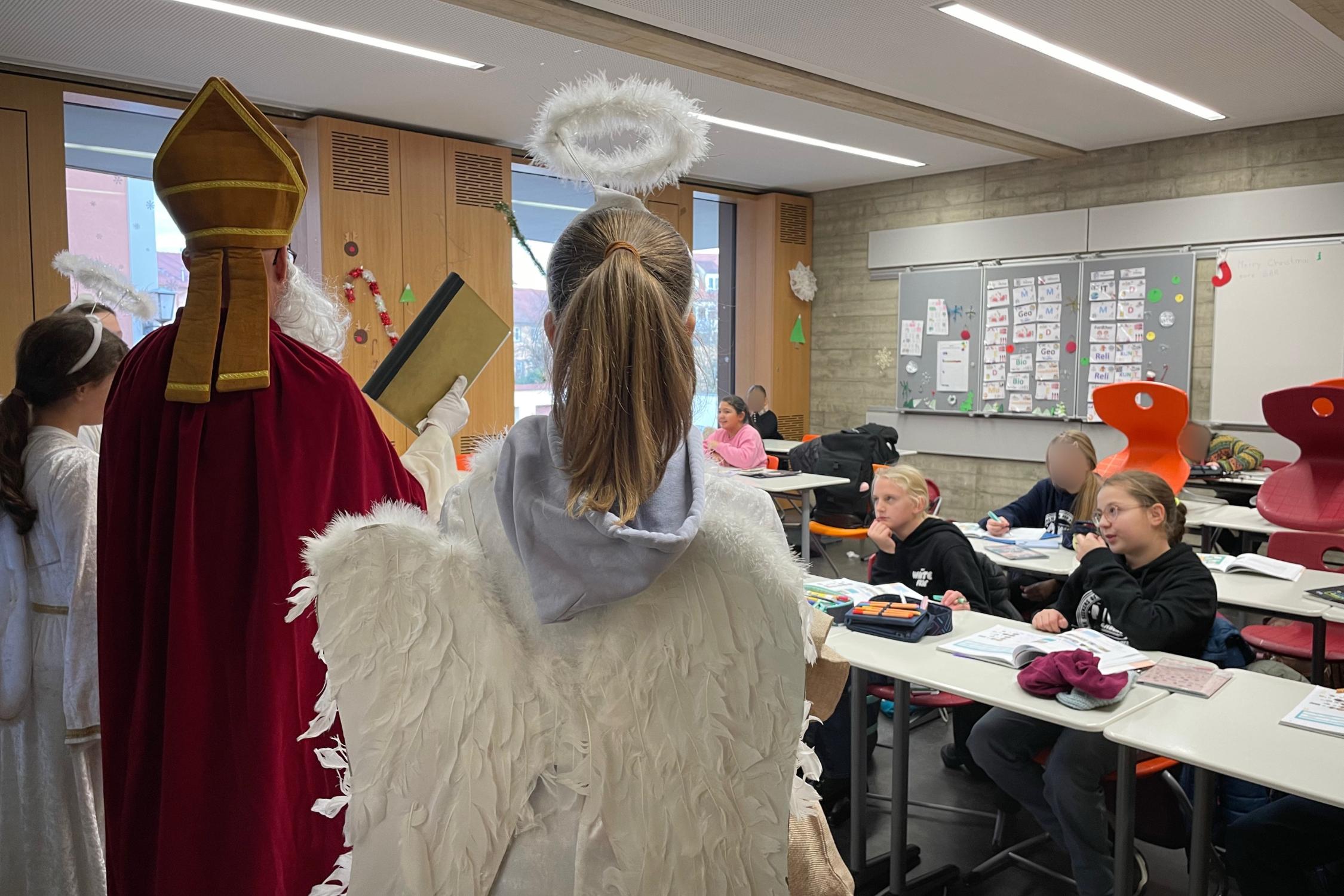 Bischof Nikolaus zu Gast in der Tagesschule